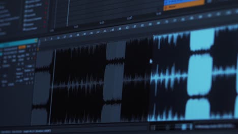 Primer-Plano-De-Un-Trabajo-En-Una-Línea-De-Tiempo-De-Un-Programa-De-Sonido-En-Una-Pantalla-De-Computadora