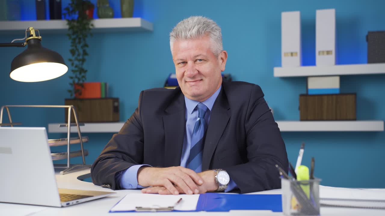 el retrato de un hombre de negocios rico.