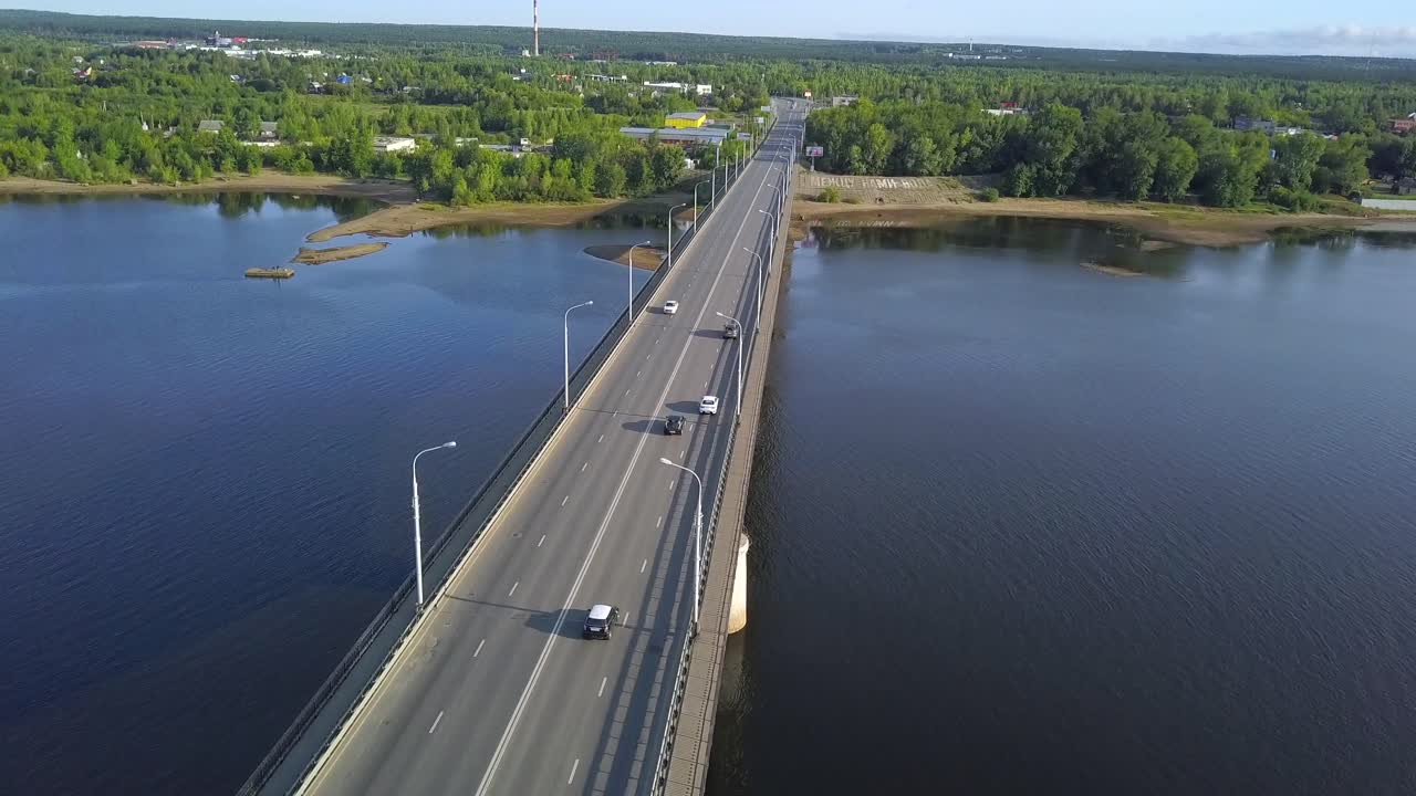 강 다리 공중 사진