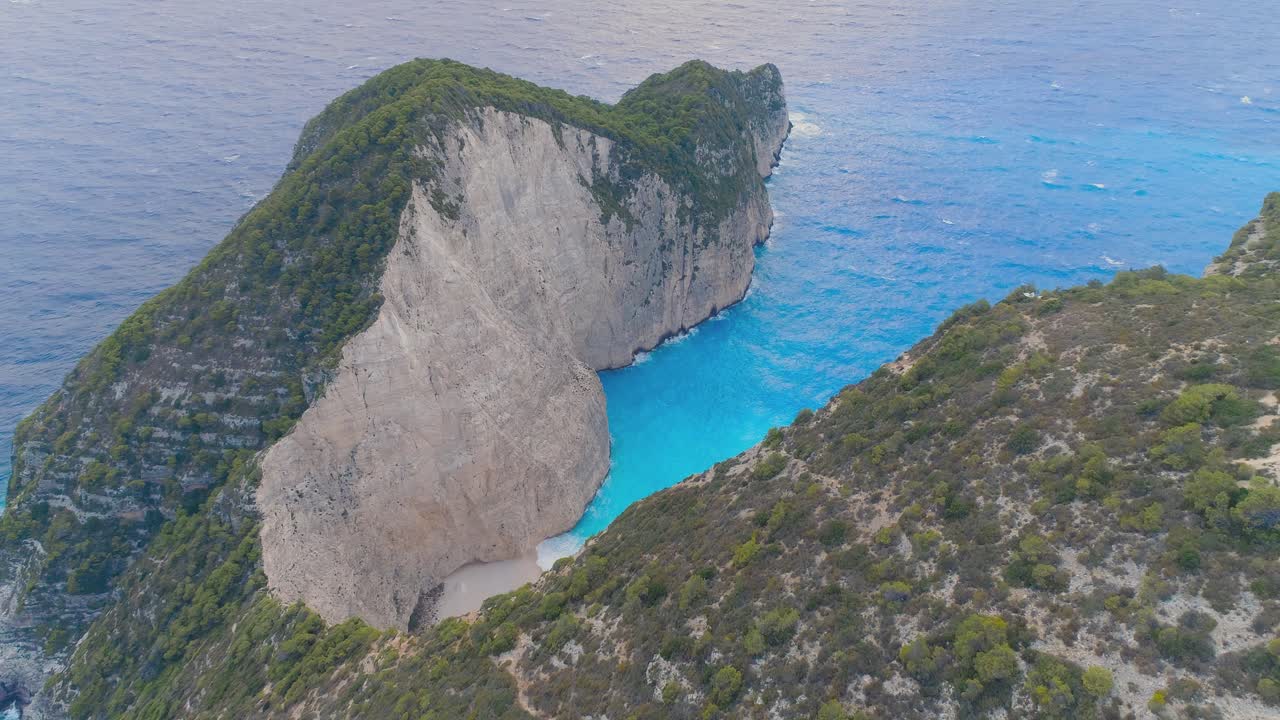 나바지오 비치 (navagio beach) - 그리스의 상징적인 선박 붕괴