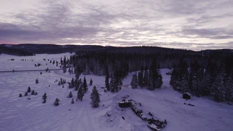 Tiro-De-Montaña-Nevada-Al-Atardecer-En-Colorado