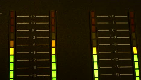 VU-Meter-Auf-Einem-Tonmischpult