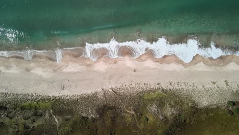 Playa-Hahei-Famosa-Por-Su-Agua-Caliente-Vista-Desde-Arriba