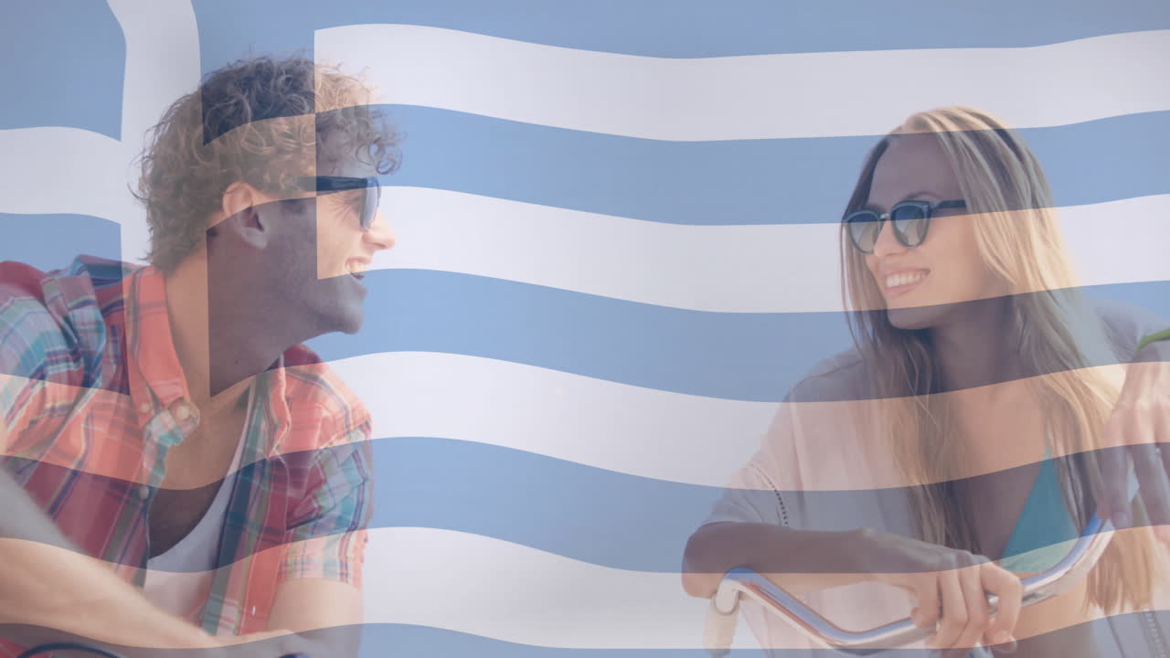 animación de la bandera griega sobre una pareja sonriente montando bicicletas