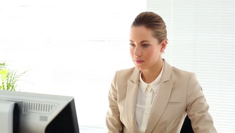 Businesswoman-working-at-her-desk
