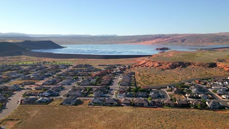 Malerische-Aussicht-über-Die-Gemeinde-Im-Hurrikan,-Utah-–-Drohnenaufnahme