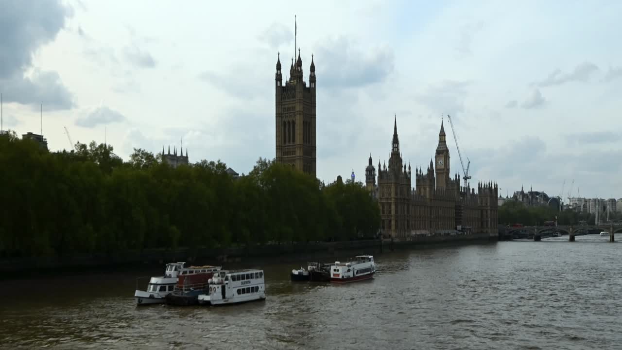 Cloudy Day with a view towards Big Ben and Parliament from Lambeth Bridge, London, United Kingdom