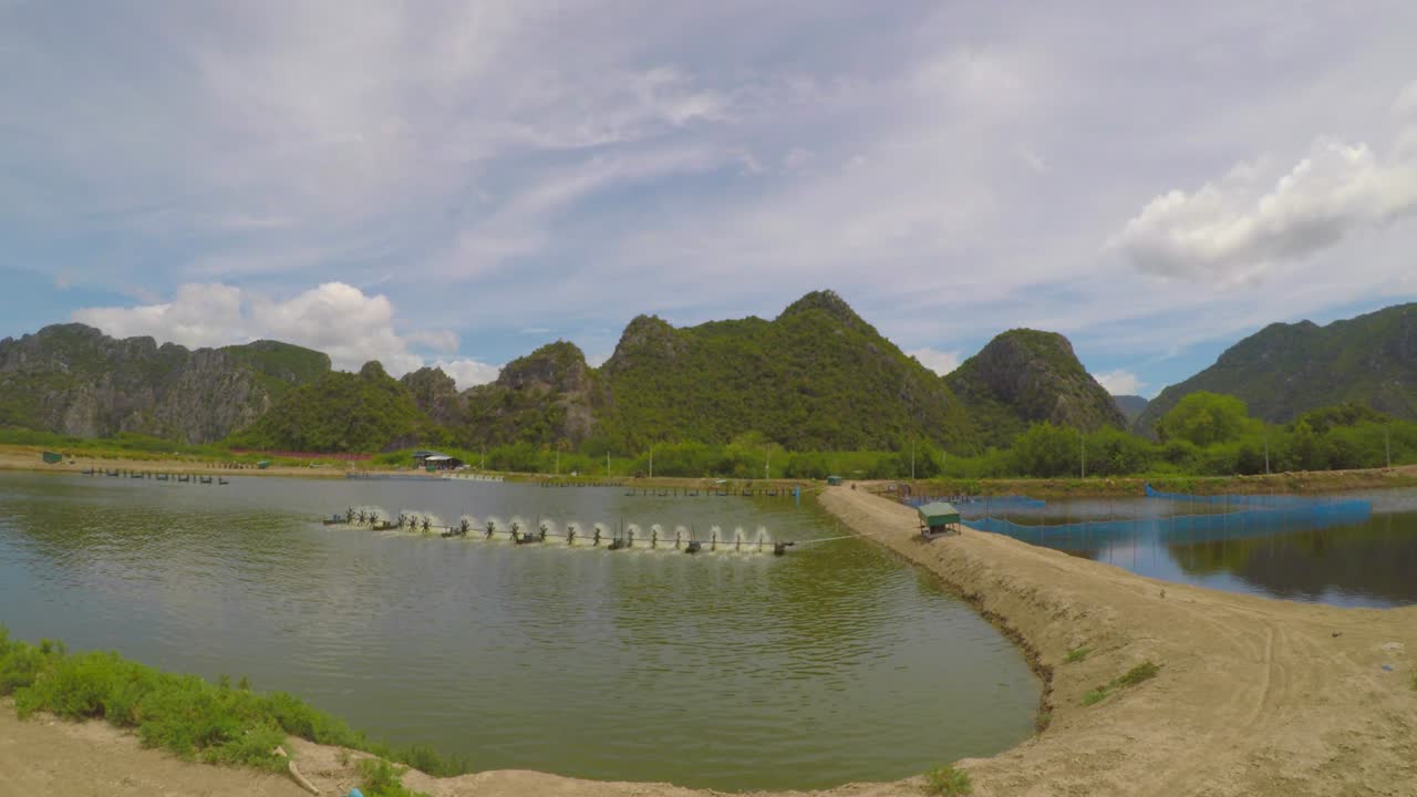 태국 카오  로이 요트 국립 공원의 조경 새우 농장