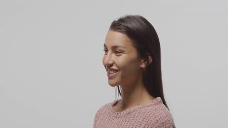 Mujer-Joven-Sonriendo