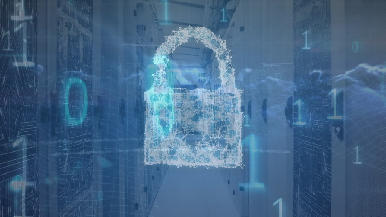 animación del icono del candado de seguridad y la codificación binaria sobre nubes oscuras contra la sala del servidor de la computadora.
