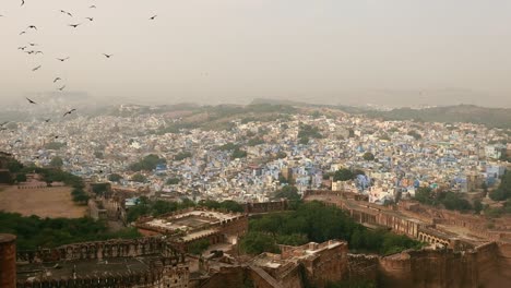 Jodhpur-(auch-Blaue-Stadt)-Ist-Die-Zweitgrößte-Stadt-Im-Indischen-Bundesstaat-Rajasthan-Und-Offiziell-Die-Zweitgrößte-Metropole-Des-Bundesstaates.