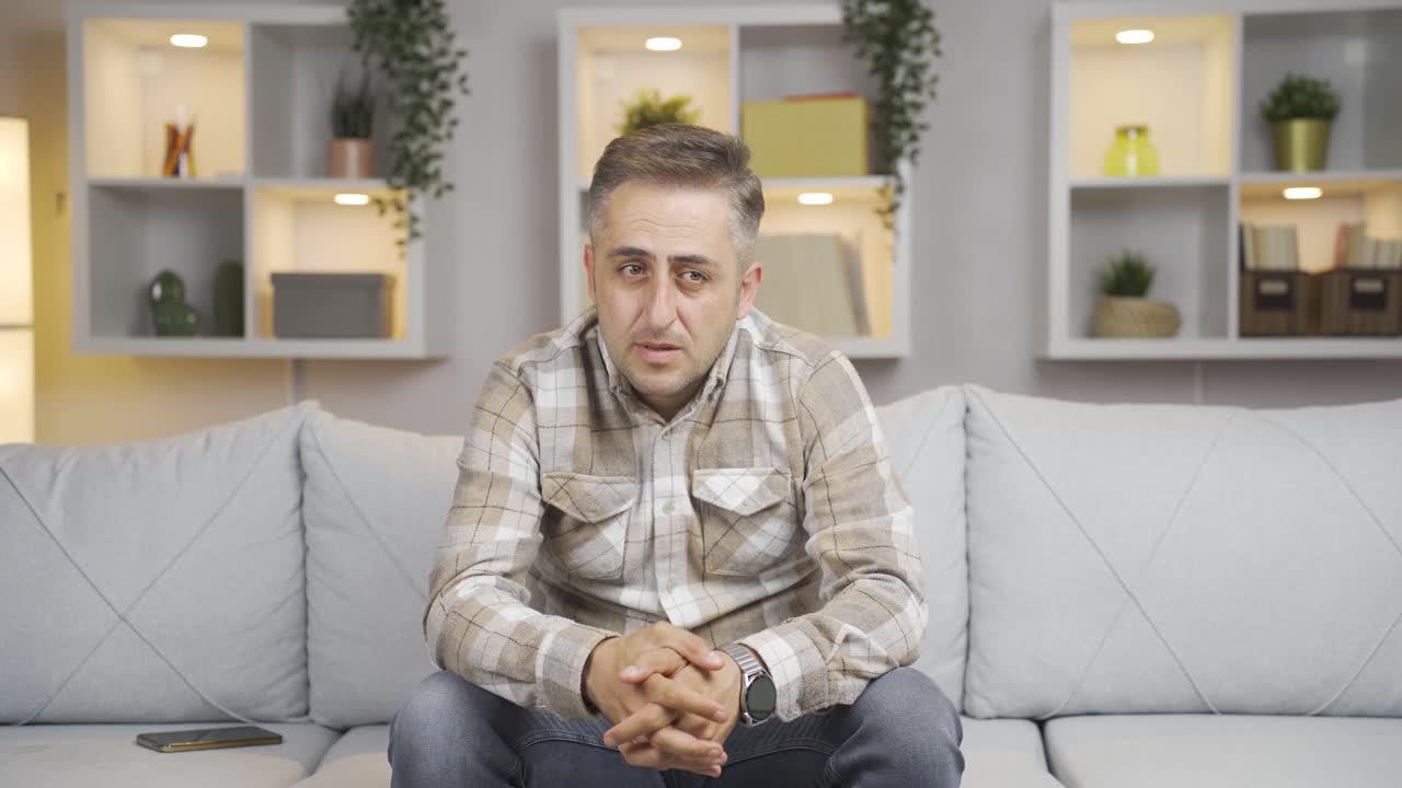 hombre con problemas familiares.