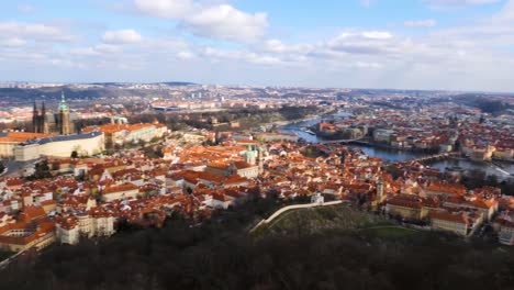 Casco-Antiguo-Y-Ciudad-Pequeña-De-Praga-Y-El-Río-Vltava