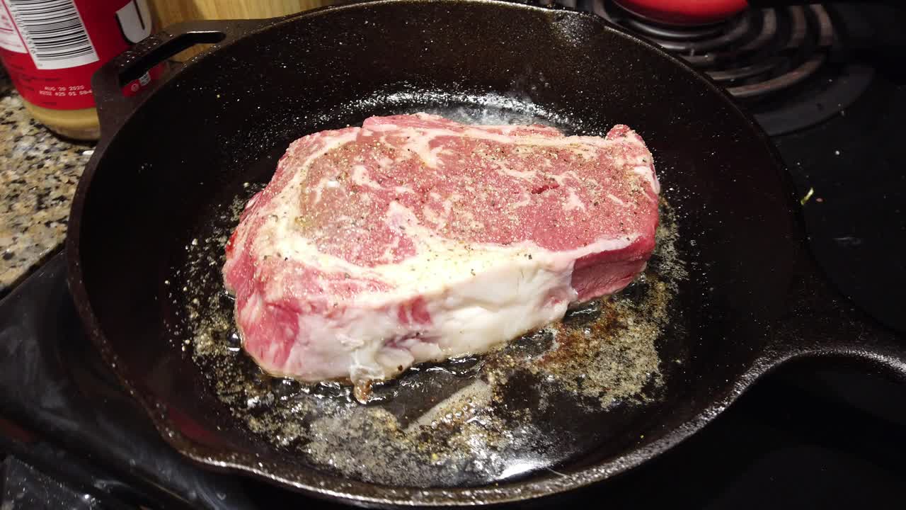 스토브에서 요리하는 음식