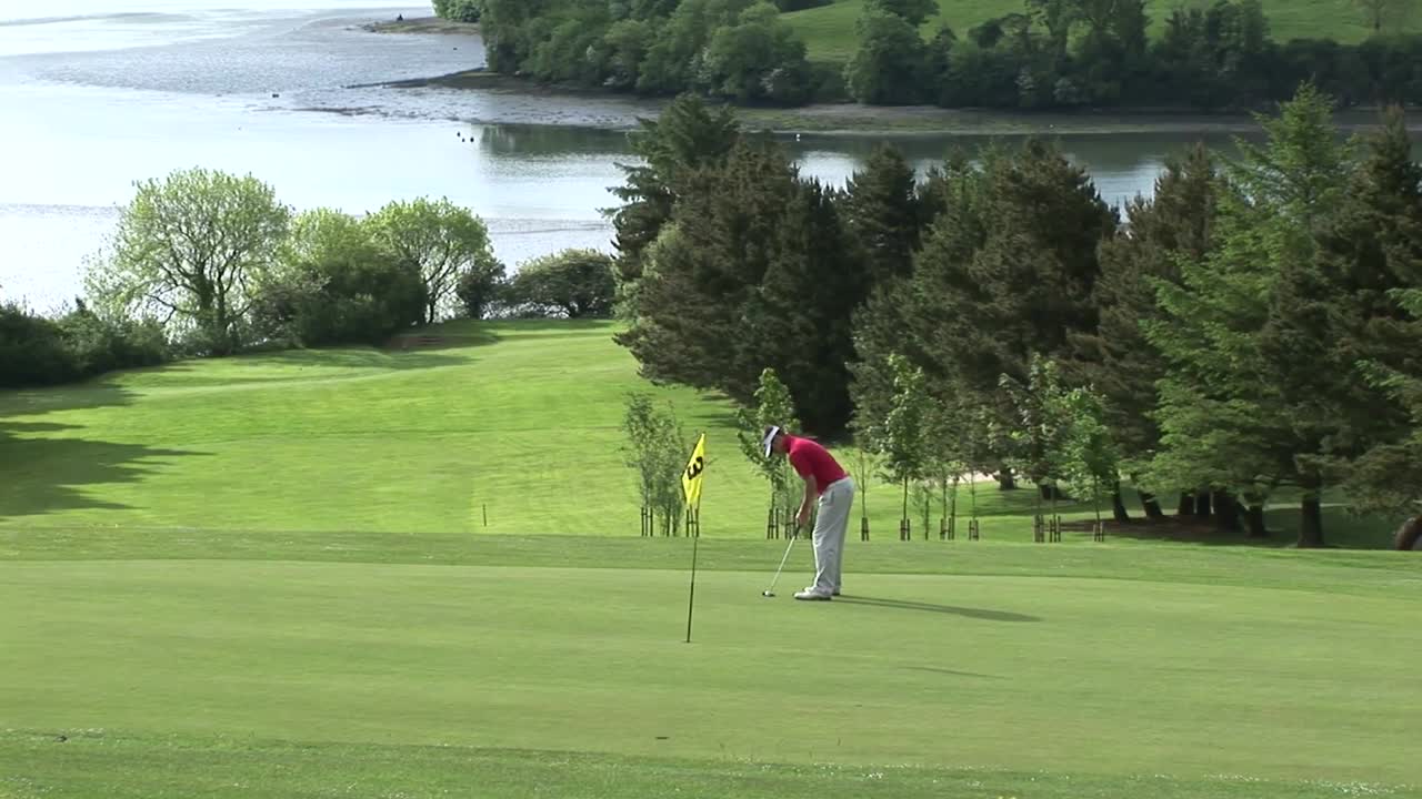 골프를 하는 남자