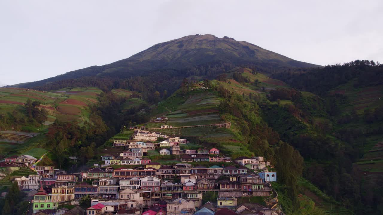 Nepal van Java w Magelangu o wschodzie słońca