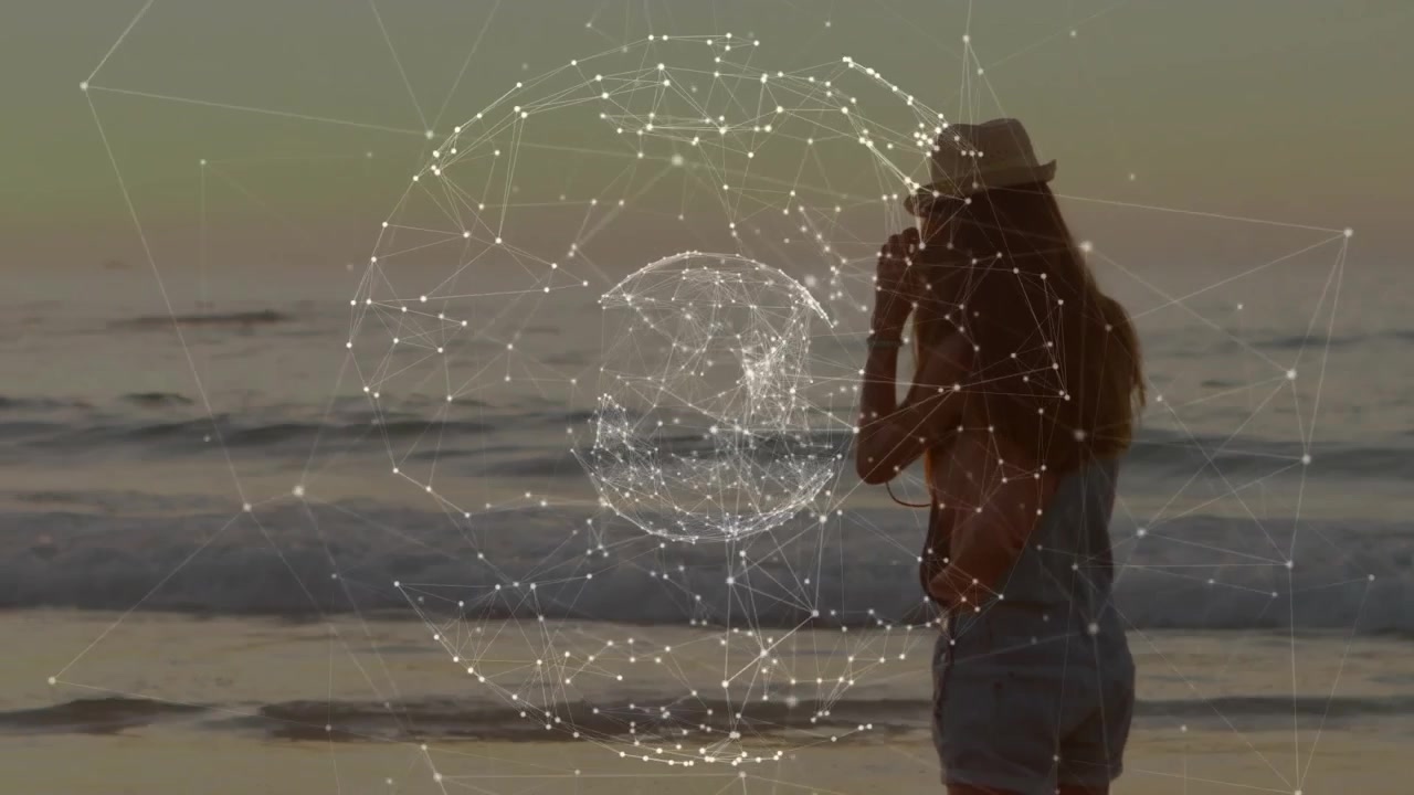 En la playa, una mujer conectándose a una red digital con una animación superpuesta a la escena.
