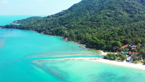 Hills-with-palms-on-tropical-coast