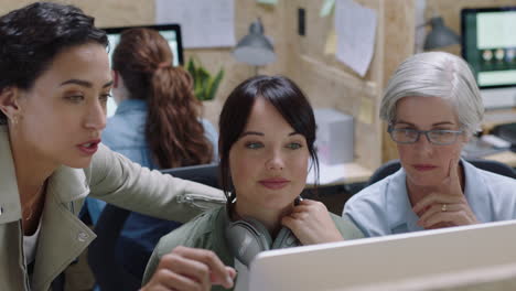 business-women-meeting-brainstorming-team-leader-woman-sharing-creative-ideas-with-colleagues-using-computer-technology-pointing-at-screen-discussing-strategy-working-together-in-office-workplace