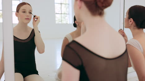ballet, maquillaje y espejo entre bastidores para la belleza
