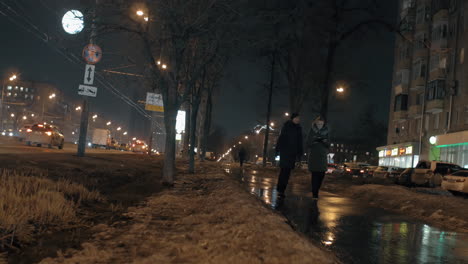 Night-city-with-car-traffic-and-women-friends-walking-in-the-street