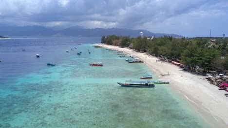 barcos de pesca locales