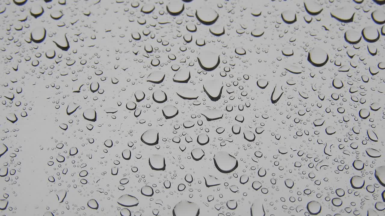 clima lluvioso fuera de la ventana