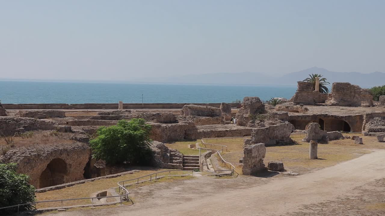 vista desde cartago hasta el mar en túnez