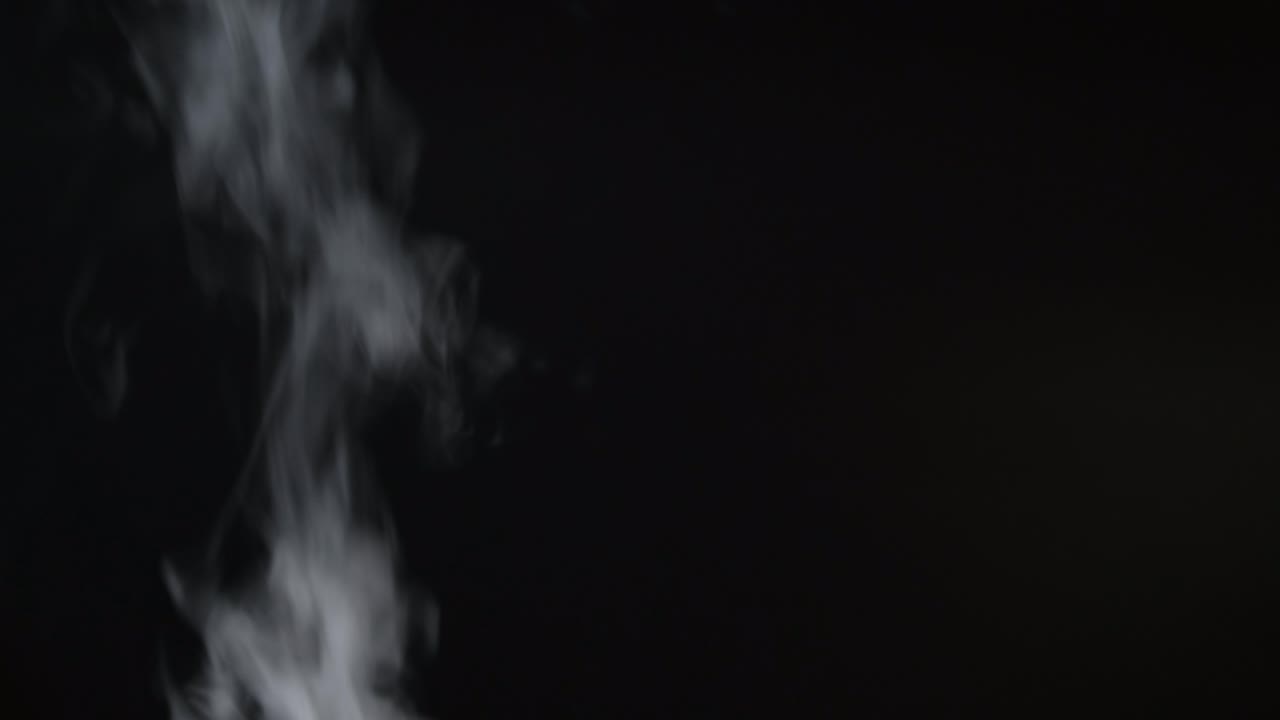 색 연기, 안개, 증기, 검은색 배경 4k 영상