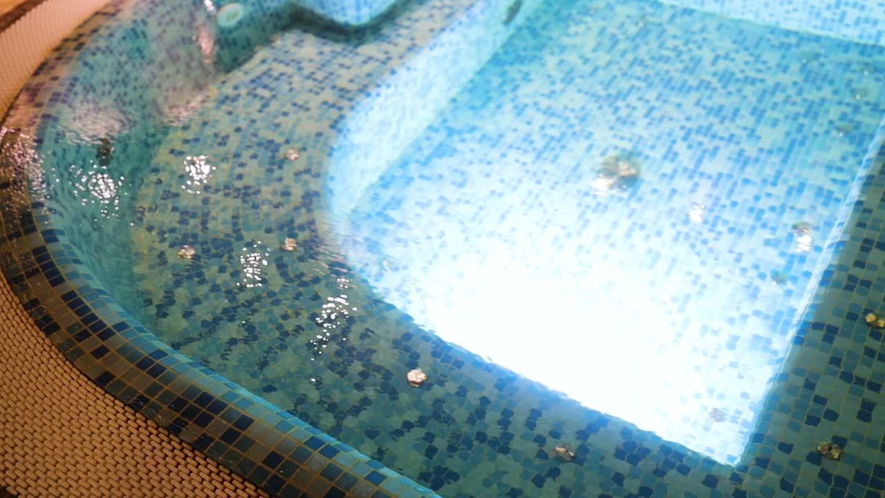 스파에서 자쿠지의 팬 업