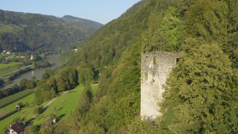 Castillo-Abandonado-De-Pukstajn,-Fortaleza-Entre-Mislinja-Y-El-Valle-De-Drava