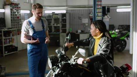 Mechanic-and-rider-talking-at-the-garage