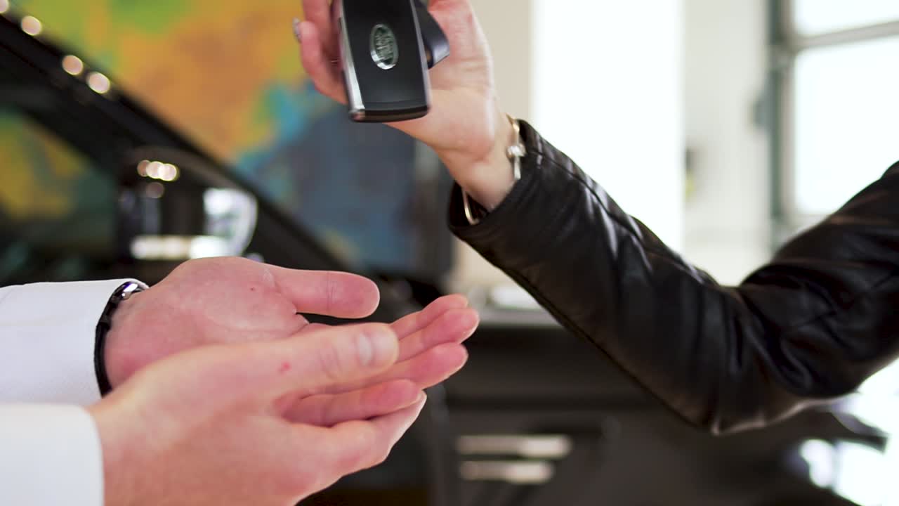 concesionario de automóviles - cambio de llaves