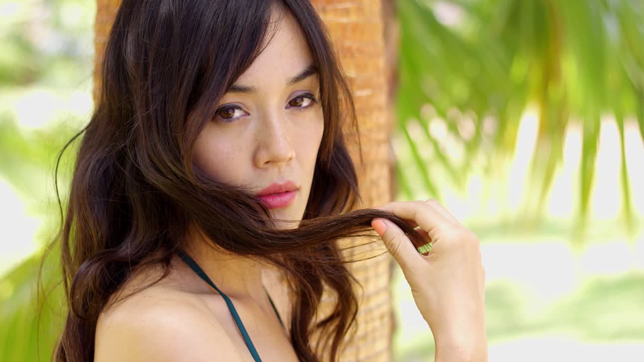 꿈 같은 모습의 예쁜 젊은 여자