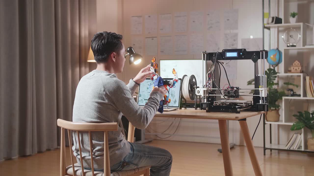 3d 인쇄 모델과 3d 프린터에서 일하는 사람