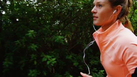 Woman-jogging-while-listening-to-music