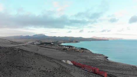 Vista-Aérea-De-La-Costa-De-La-Playa-De-Sotavento-Al-Atardecer