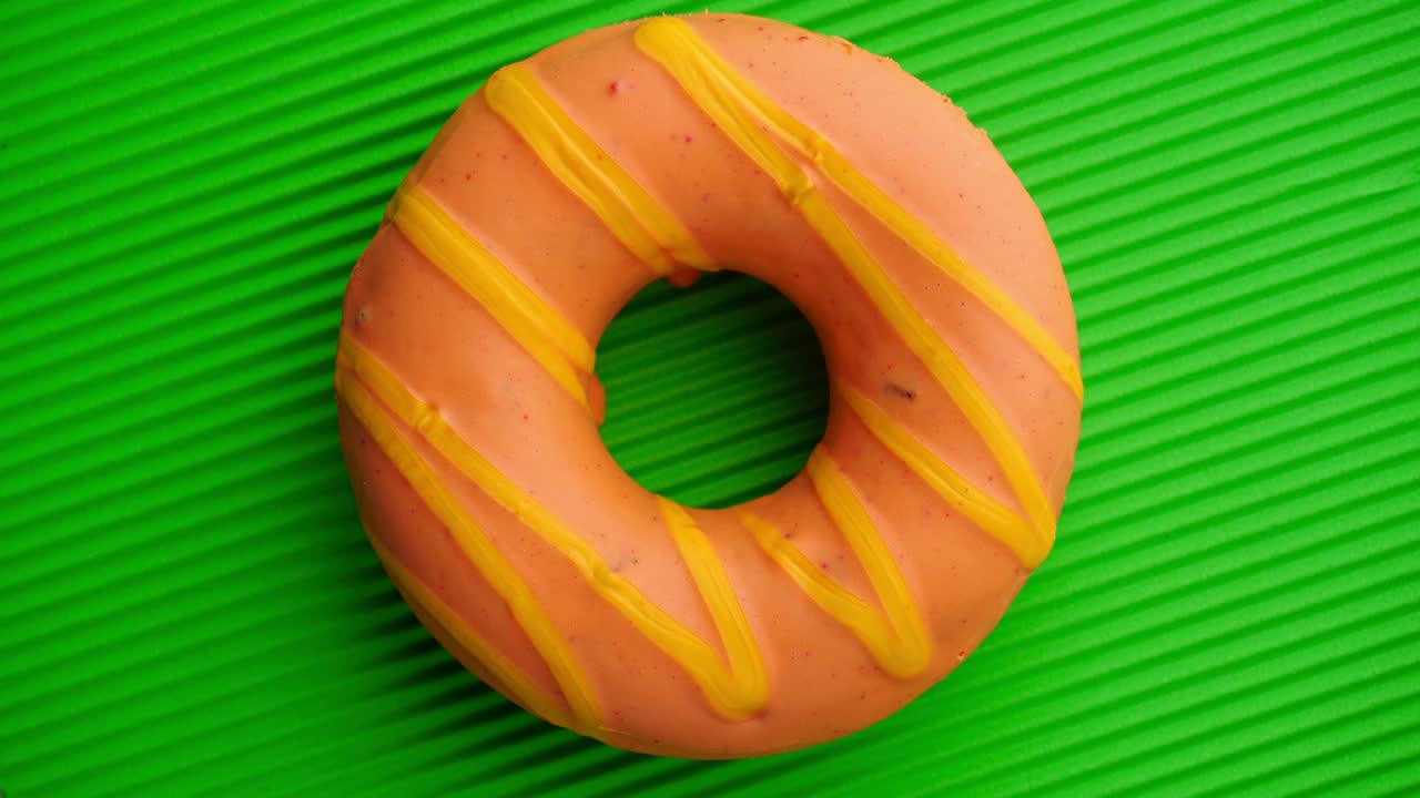 el donut está vidriado de cerca, con un bucle sin costuras.