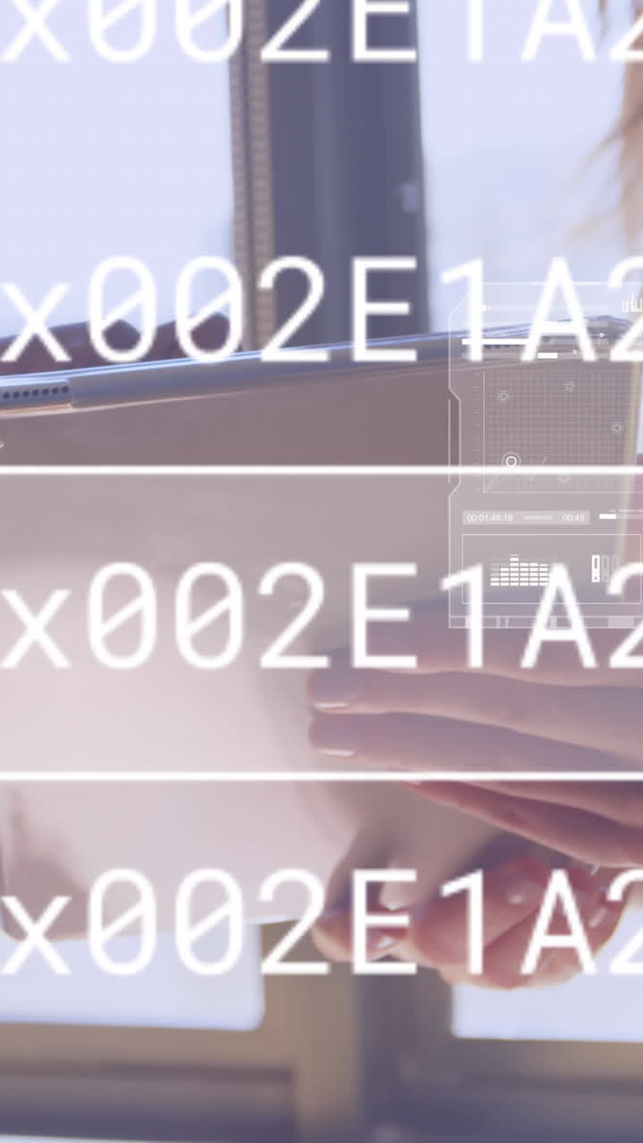 animación del procesamiento de datos en diversas personas de negocios que usan tablets