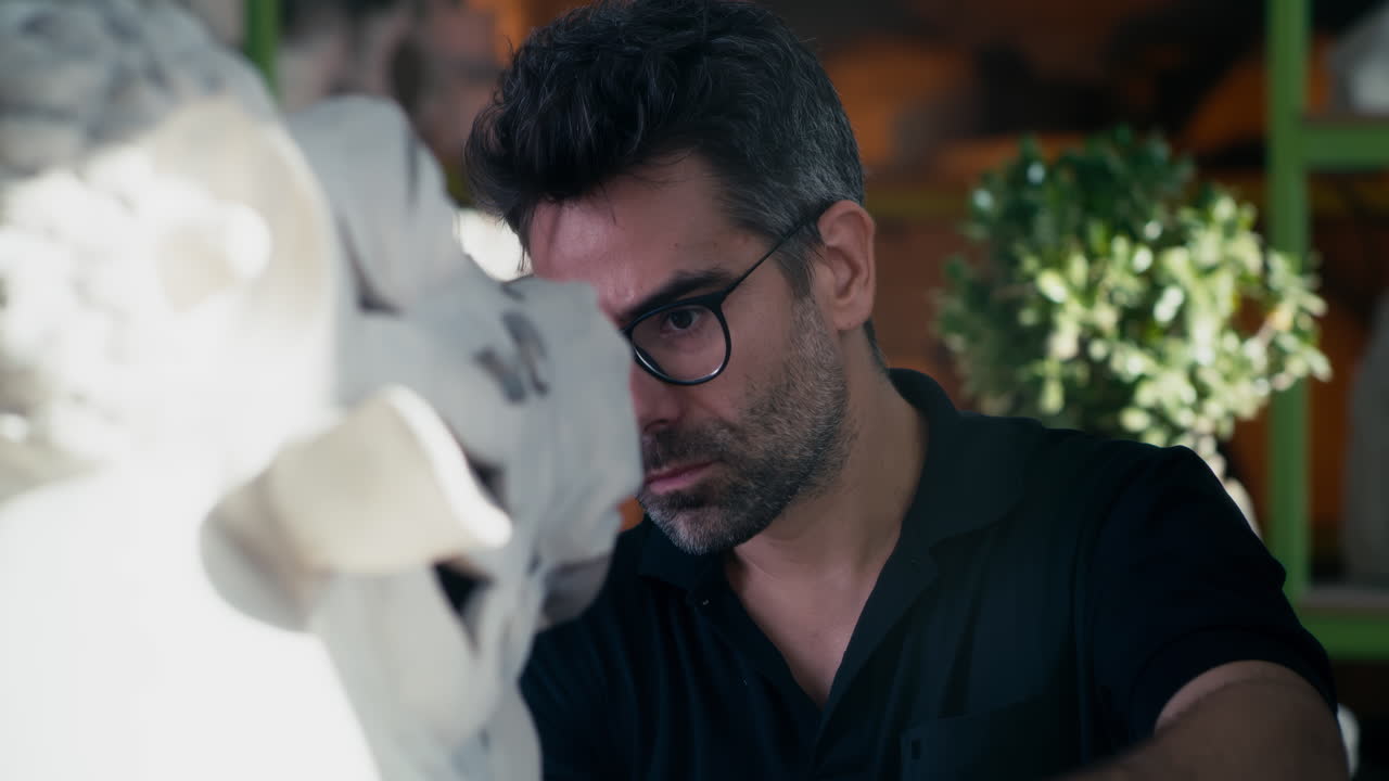 escultor en el trabajo