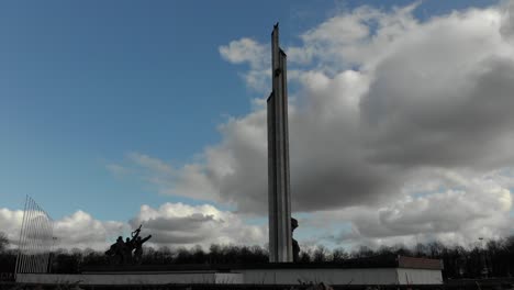 War-monument-in-Riga,-Latvia