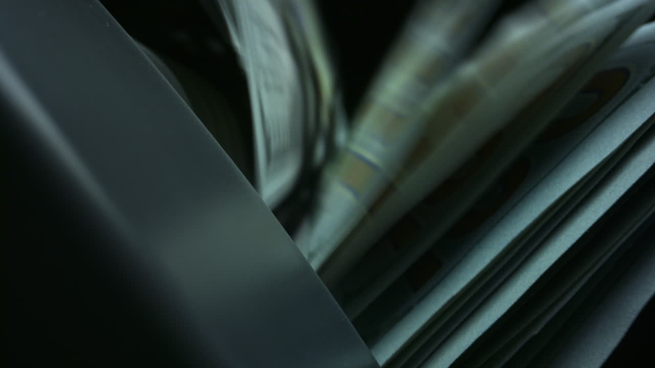 equipo automático para contar billetes y monedas. máquina de contar dinero