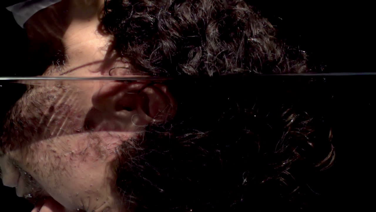 человек в замедленной съемке 00