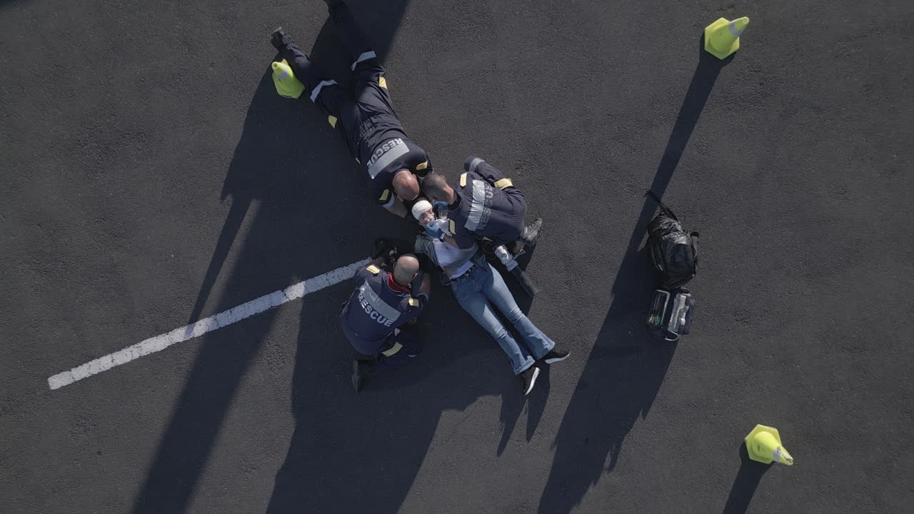 긴급, 사고 및 도로에 있는 사람들의 공중