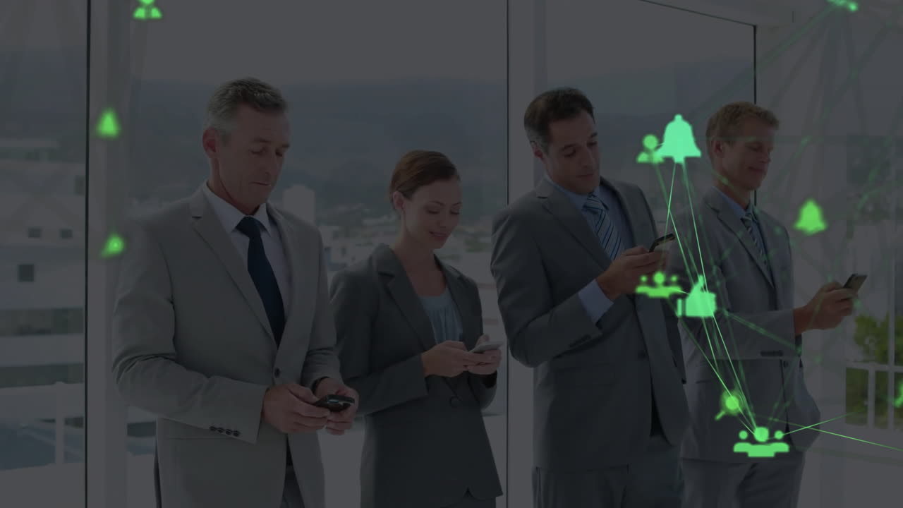 анимация сети связей с иконами над различными деловыми людьми в офисе