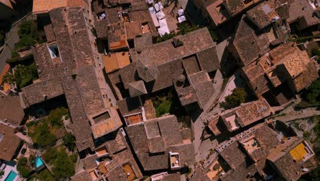 Casas-Tradicionales-De-Piedra-Y-Tejados-Rojos-En-Fornalutx-Port-De-Soller-Pueblo-De-Montaña-Cerca-De-Puig-Major,-Palma-De-Mallorca