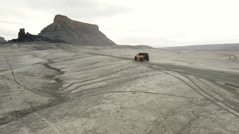 SUV-navigates-extreme-terrain-at-Factory-Butte,-Utah