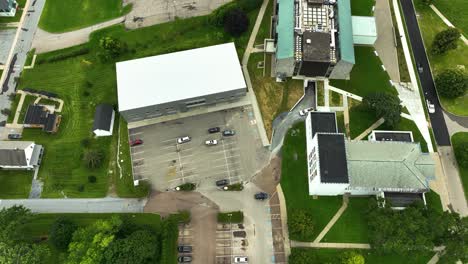 Aerial-tilt-to-a-top-down-view-over-Middlebury-University-in-Vermont
