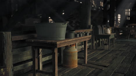 interior de una casa antigua a la luz oscura