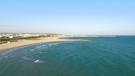 Strand-Eines-Mediterranen-Dorfes